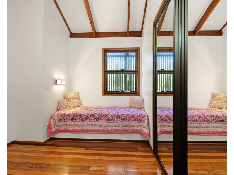 6 Karboora Drive, Point Lookout QLD 4183