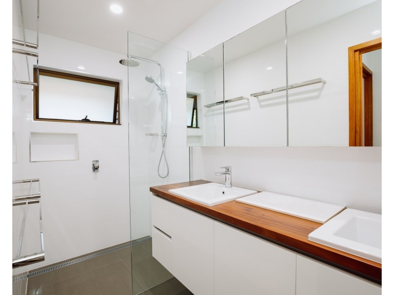 6 Karboora Drive, Point Lookout QLD 4183