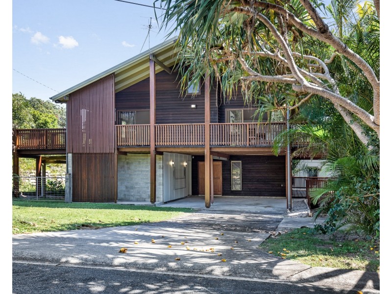 6 Karboora Drive, Point Lookout QLD 4183