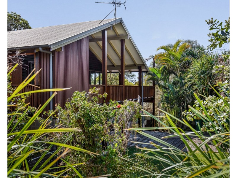 6 Karboora Drive, Point Lookout QLD 4183