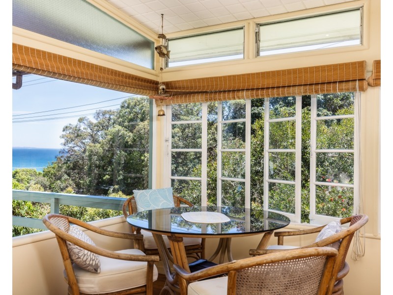 10 Booran Street, Point Lookout QLD 4183