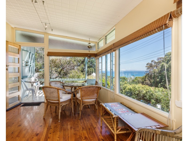 10 Booran Street, Point Lookout QLD 4183