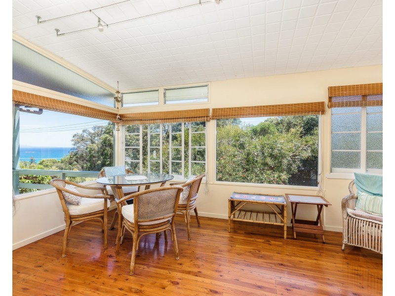 10 Booran Street, Point Lookout QLD 4183