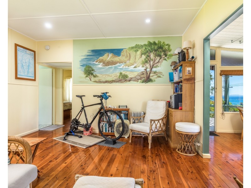 10 Booran Street, Point Lookout QLD 4183
