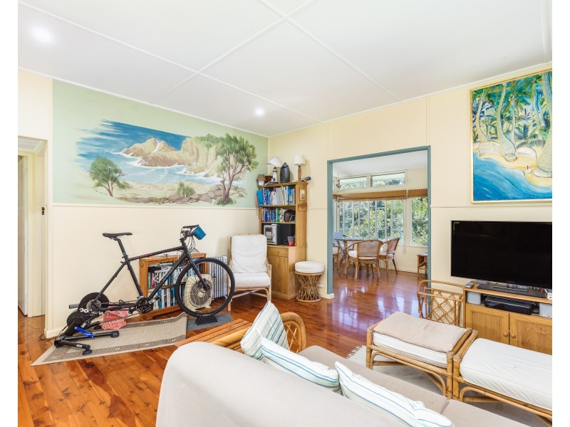 10 Booran Street, Point Lookout QLD 4183