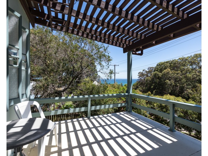 10 Booran Street, Point Lookout QLD 4183
