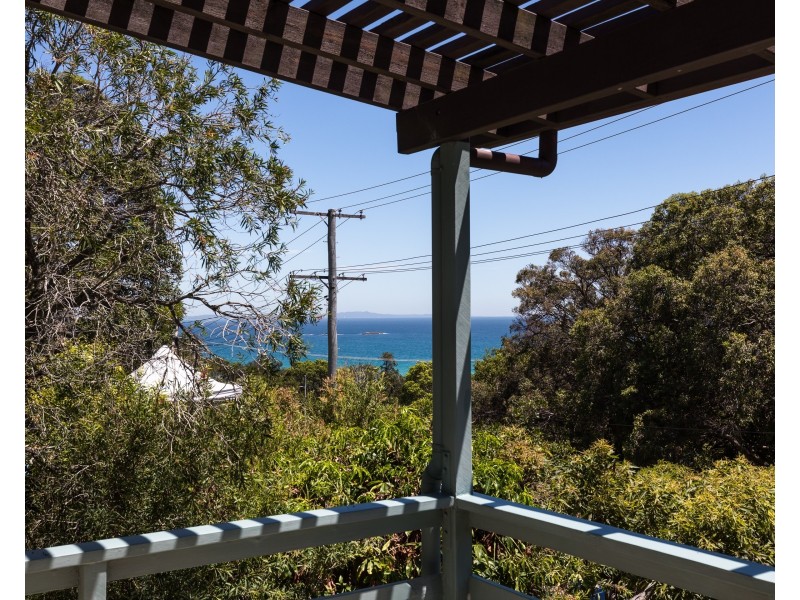 10 Booran Street, Point Lookout QLD 4183