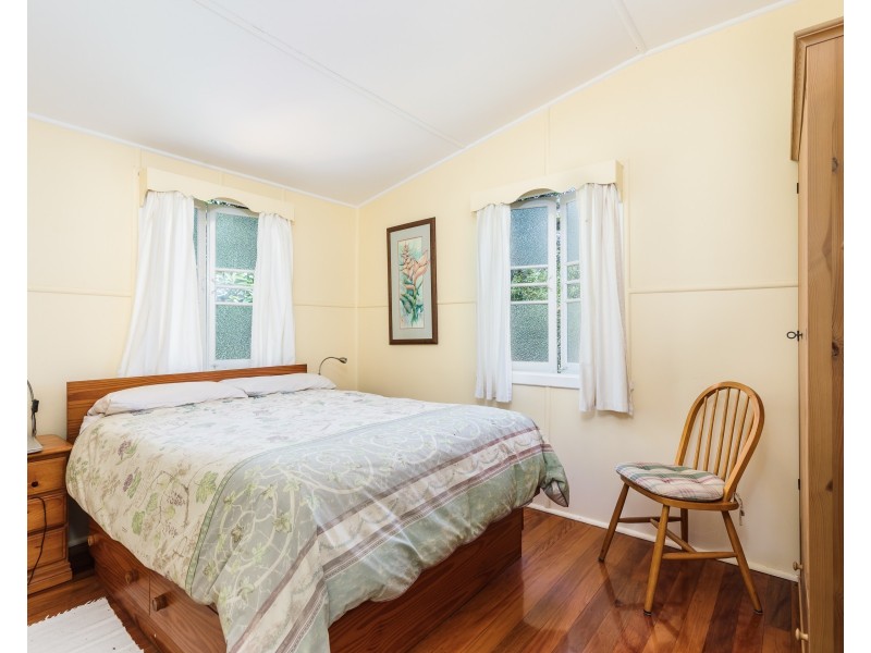 10 Booran Street, Point Lookout QLD 4183