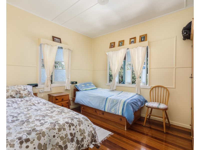 10 Booran Street, Point Lookout QLD 4183