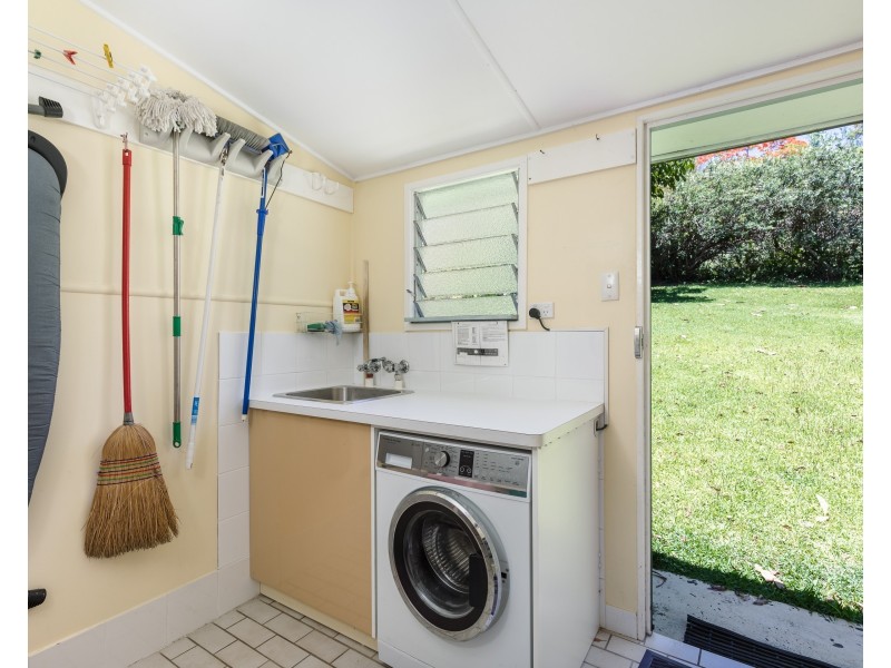 10 Booran Street, Point Lookout QLD 4183