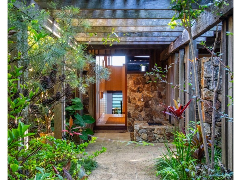 16 Merinda Crescent, Point Lookout QLD 4183