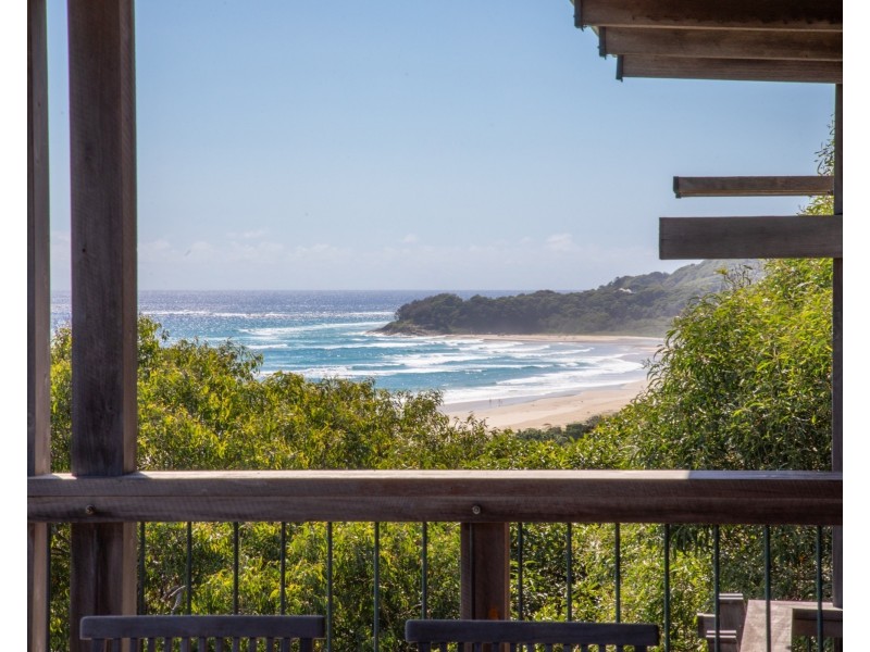 16 Merinda Crescent, Point Lookout QLD 4183