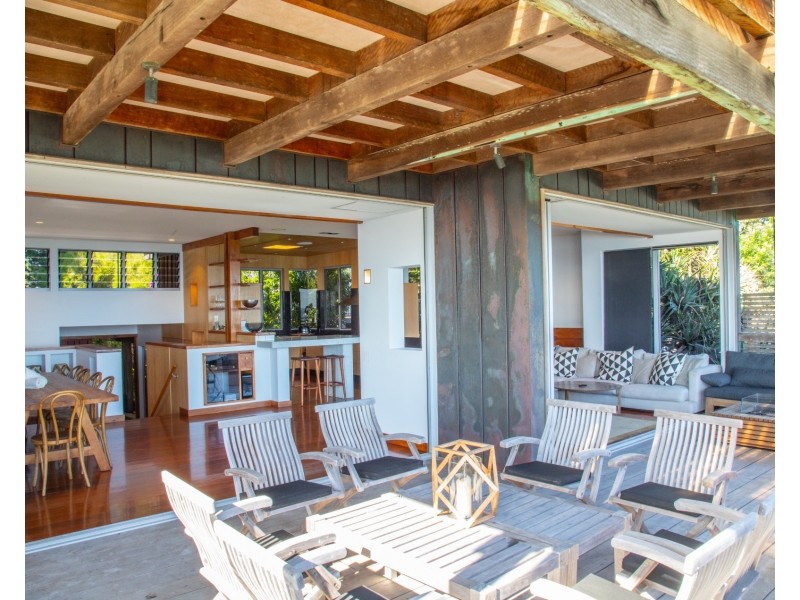 16 Merinda Crescent, Point Lookout QLD 4183