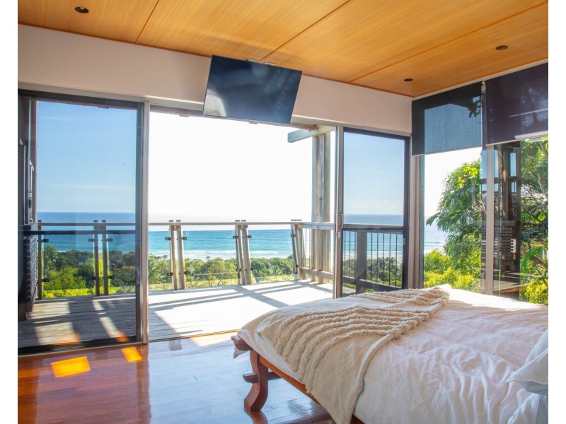 16 Merinda Crescent, Point Lookout QLD 4183