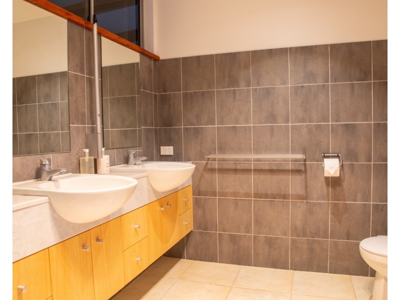 16 Merinda Crescent, Point Lookout QLD 4183