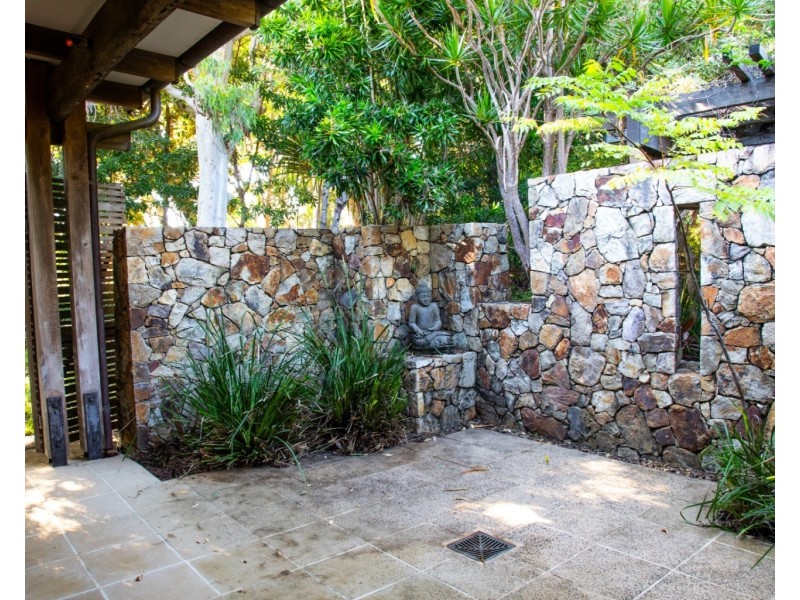 16 Merinda Crescent, Point Lookout QLD 4183