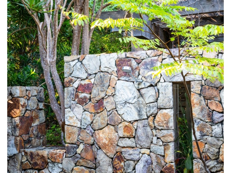 16 Merinda Crescent, Point Lookout QLD 4183