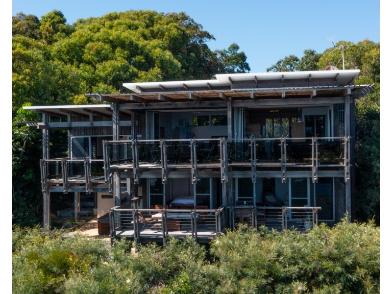 16 Merinda Crescent, Point Lookout QLD 4183