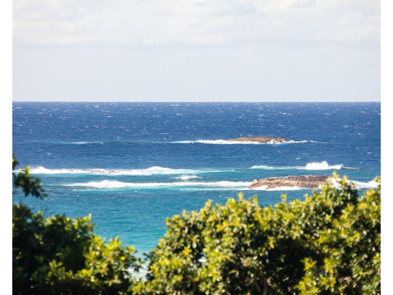 9 Prosperity Street, Point Lookout QLD 4183