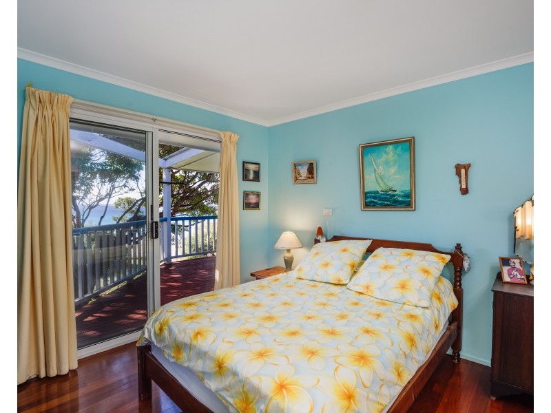 9 Prosperity Street, Point Lookout QLD 4183