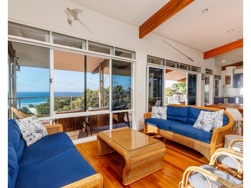 13 Yarrong Road, Point Lookout QLD 4183
