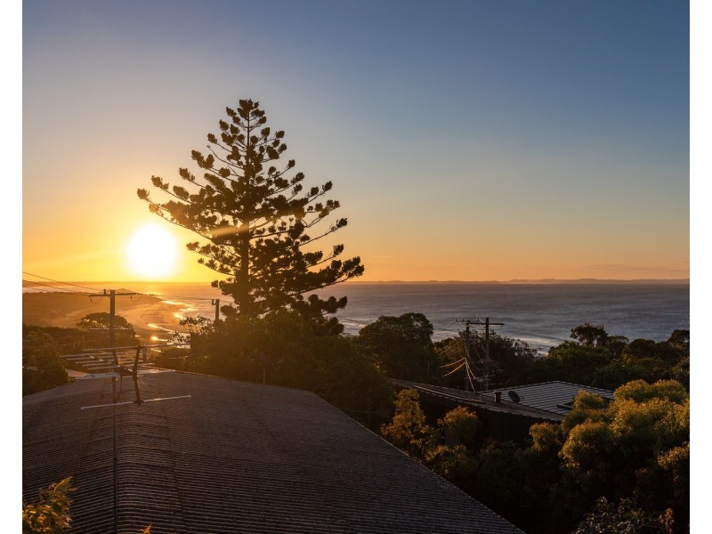 13 Yarrong Road, Point Lookout QLD 4183