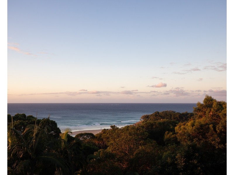 13 Yarrong Road, Point Lookout QLD 4183
