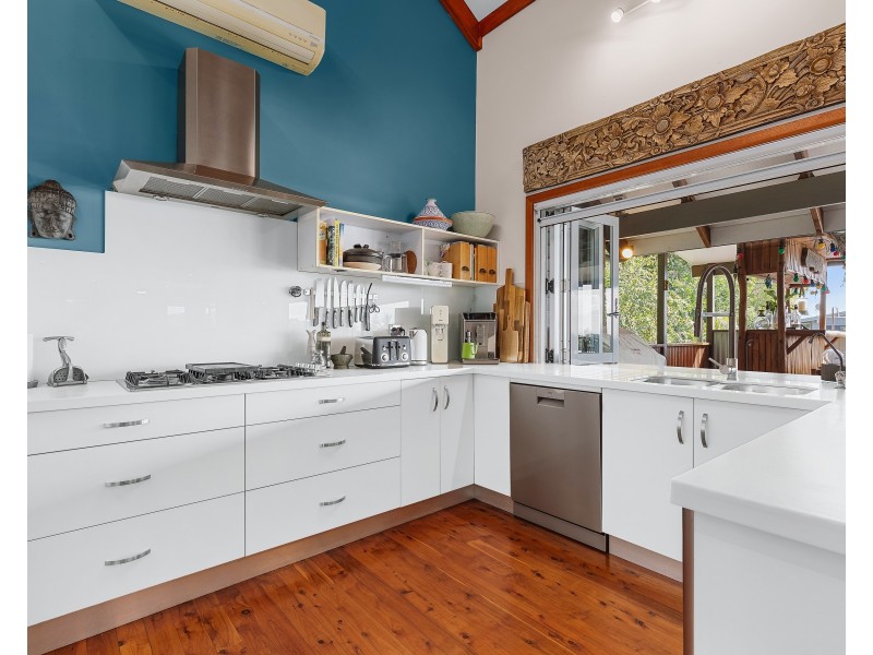 41 Cumming Parade, Point Lookout QLD 4183