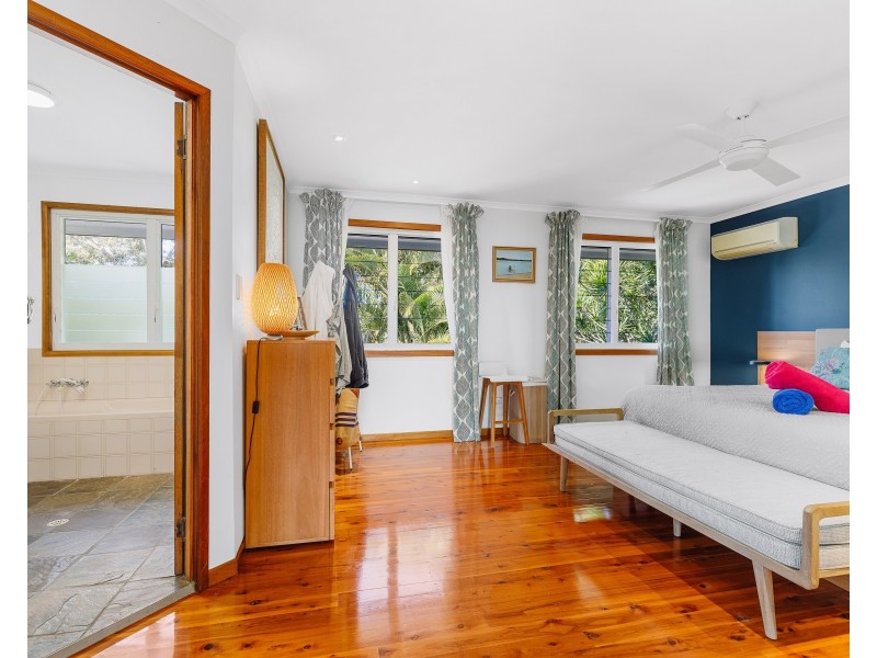 41 Cumming Parade, Point Lookout QLD 4183