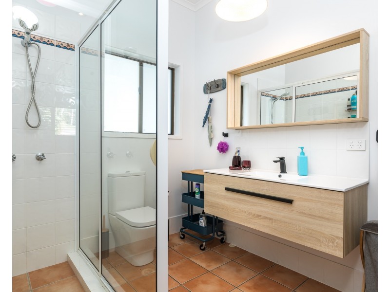 41 Cumming Parade, Point Lookout QLD 4183