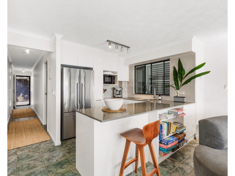 2/120 Mooloomba Road, Point Lookout QLD 4183