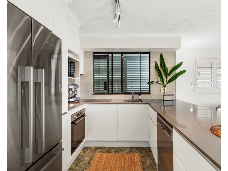 2/120 Mooloomba Road, Point Lookout QLD 4183