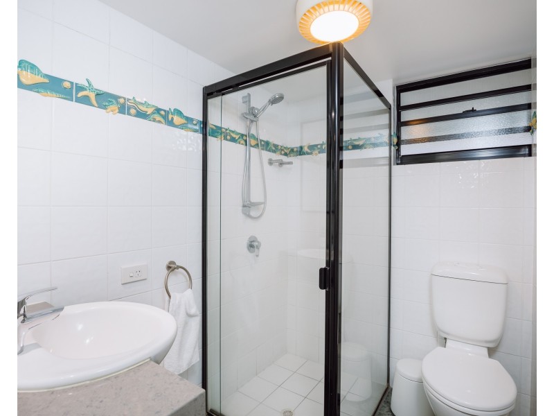 2/120 Mooloomba Road, Point Lookout QLD 4183