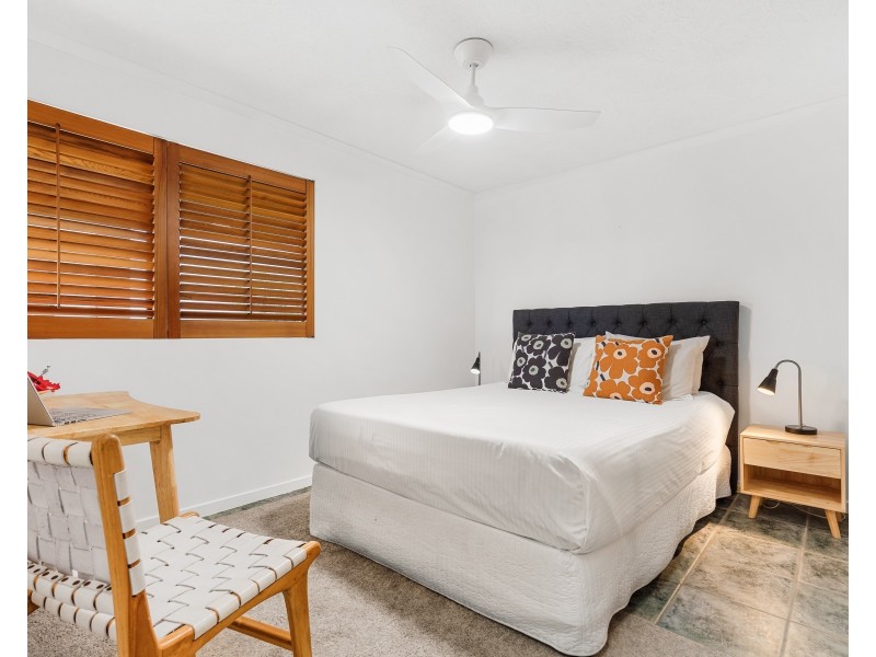 2/120 Mooloomba Road, Point Lookout QLD 4183