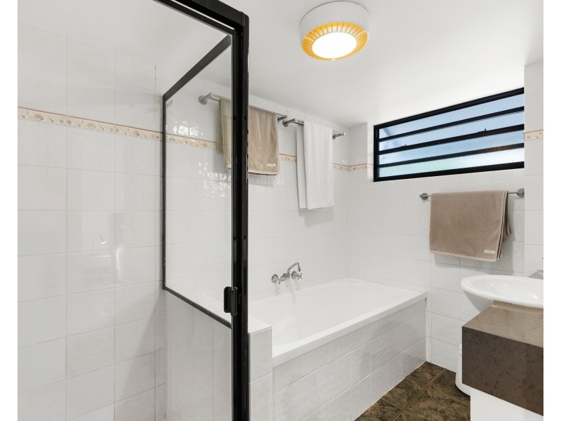 2/120 Mooloomba Road, Point Lookout QLD 4183