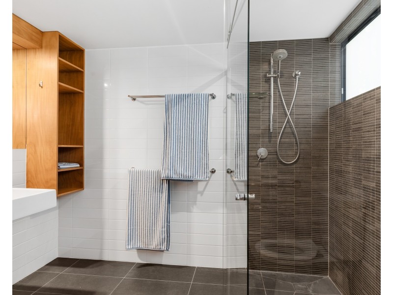 2/43 Bigoon Road, Point Lookout QLD 4183