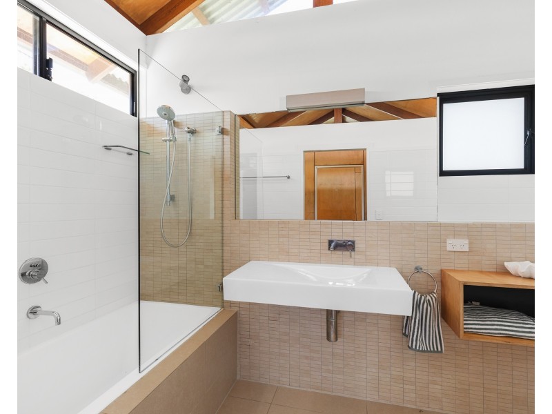 2/43 Bigoon Road, Point Lookout QLD 4183