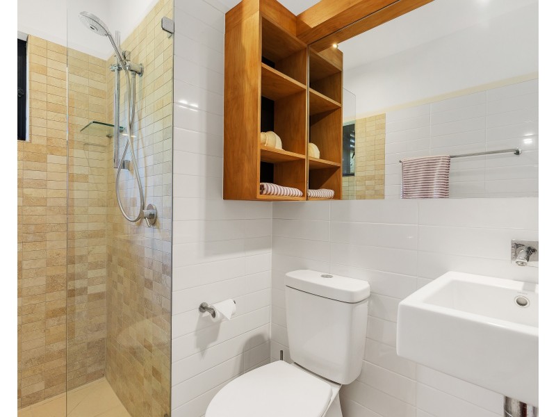 2/43 Bigoon Road, Point Lookout QLD 4183