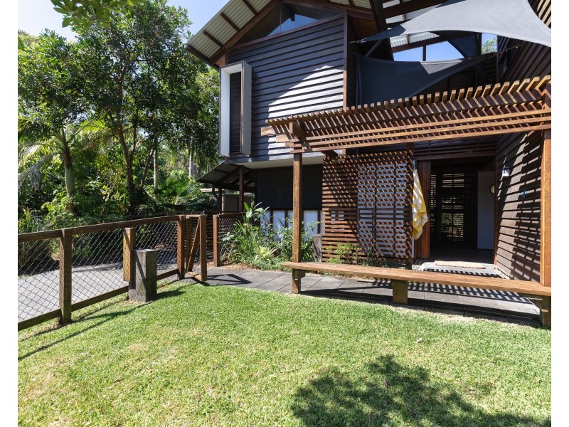 2/43 Bigoon Road, Point Lookout QLD 4183