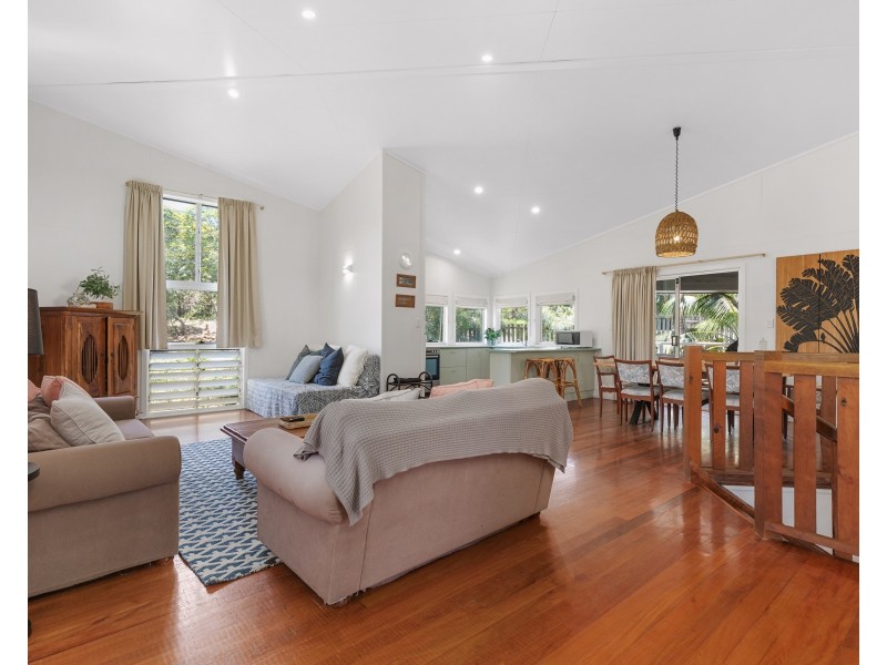 1 Bimba Street, Point Lookout QLD 4183