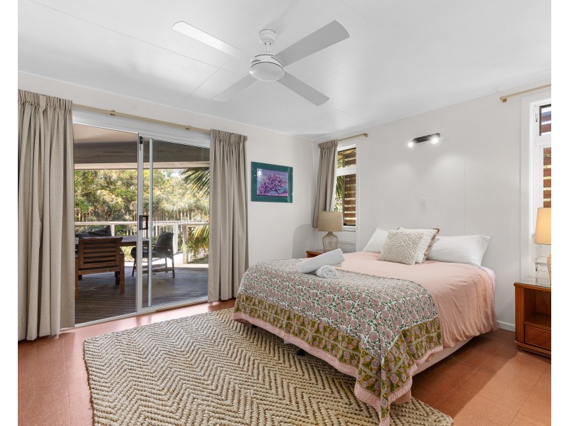 1 Bimba Street, Point Lookout QLD 4183