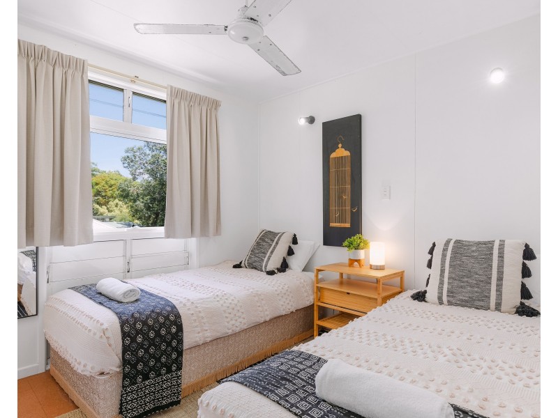 1 Bimba Street, Point Lookout QLD 4183