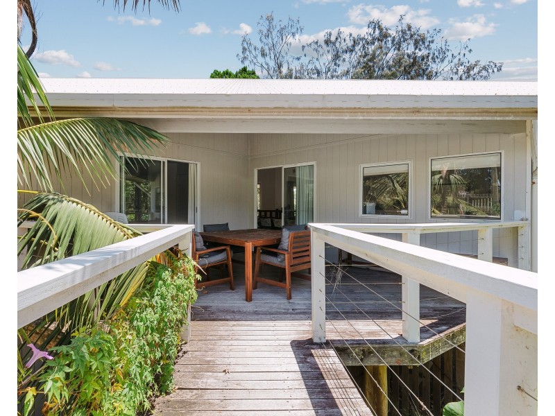 1 Bimba Street, Point Lookout QLD 4183