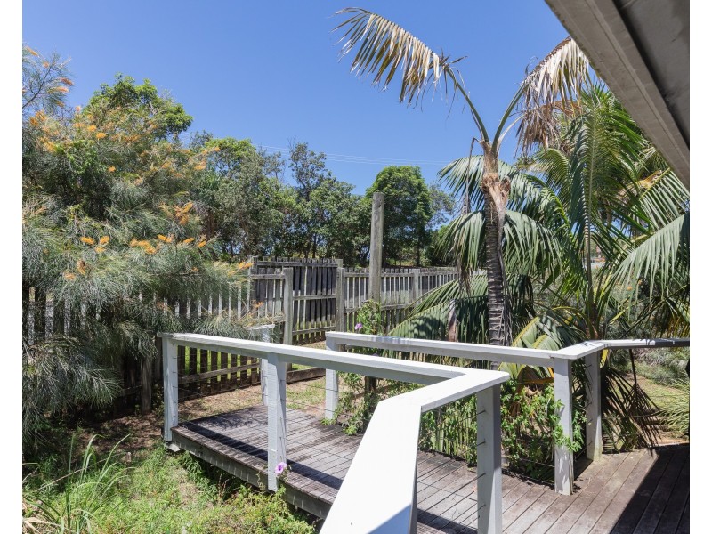 1 Bimba Street, Point Lookout QLD 4183