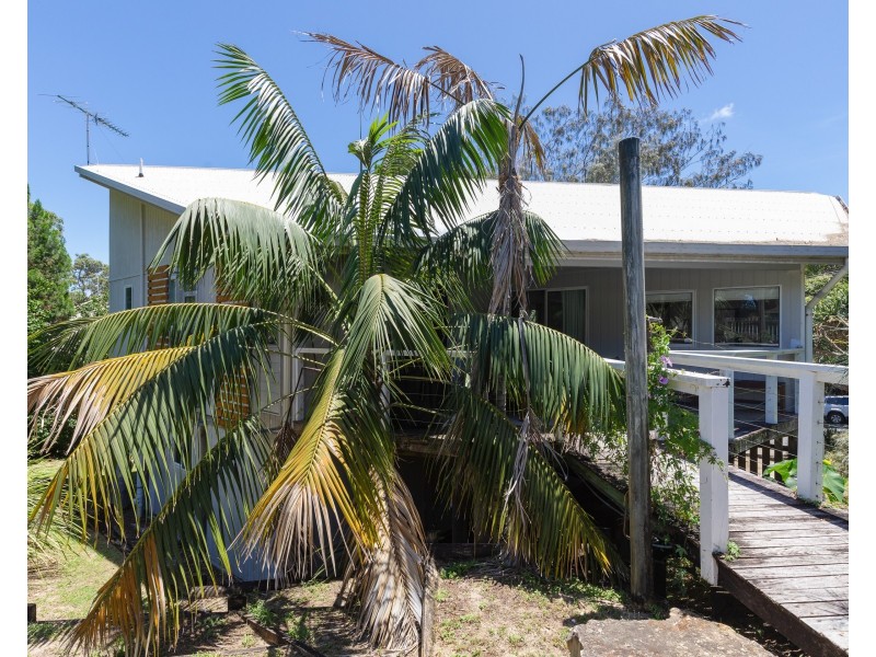 1 Bimba Street, Point Lookout QLD 4183