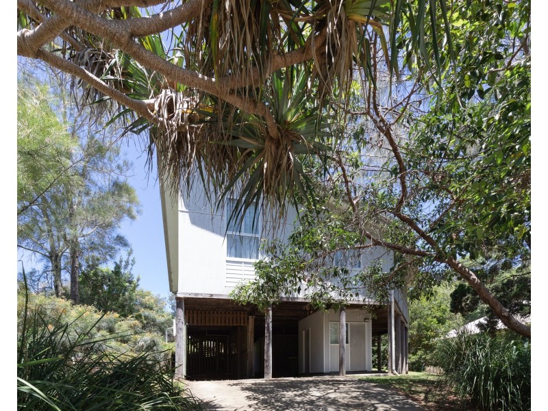 1 Bimba Street, Point Lookout QLD 4183