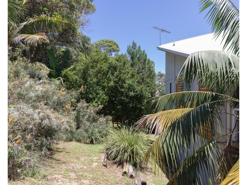 1 Bimba Street, Point Lookout QLD 4183