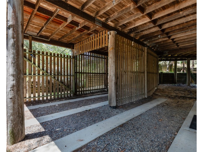 1 Bimba Street, Point Lookout QLD 4183