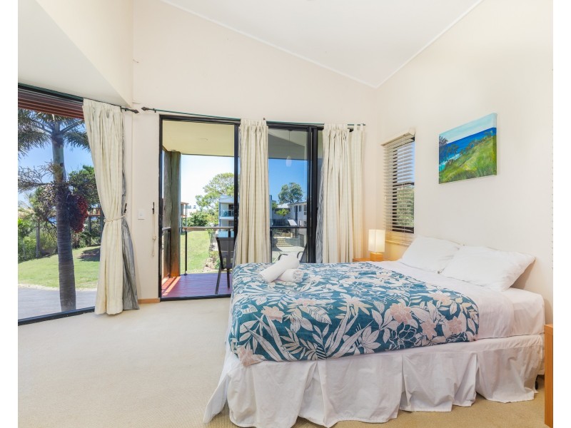 6 Roseby Court, Point Lookout QLD 4183