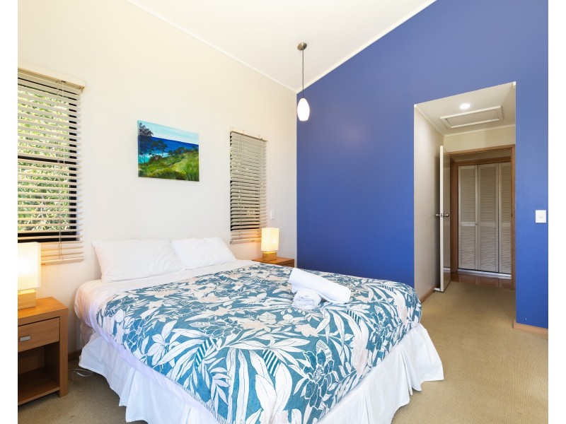 6 Roseby Court, Point Lookout QLD 4183